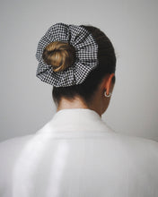 Load image into Gallery viewer, VICHY SCRUNCHIE
